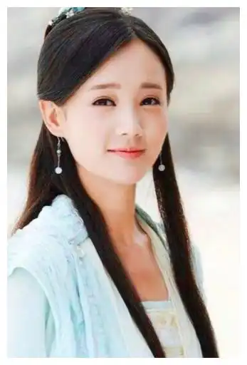 她是赵丽颖替身,在赵丽颖怀孕时疯狂接戏,30岁两人已平起平坐
