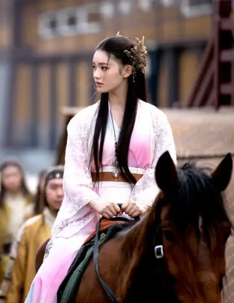 斗破苍穹播放量破10亿林允古装造型备受好评