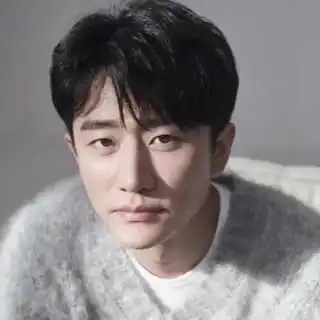 被张艺谋换角遭文章顶替,如今每个眼神都是戏却抑郁想轻生