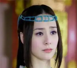 女星额头绑绳子,阿娇惹人怜,关晓彤老了十岁,她的美无人争议网易订阅