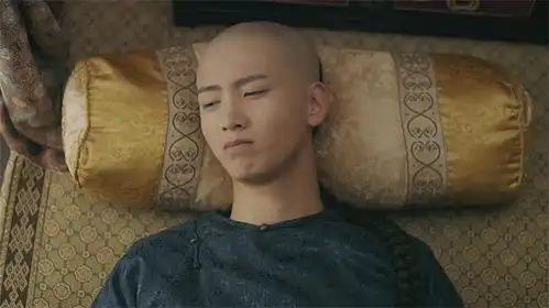 乾隆最想立储君的儿子,曾经冲进火场救乾隆,令妃再厉害也没用
