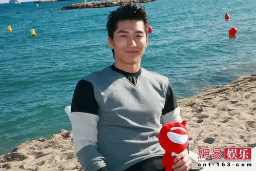 狼图腾窦骁在草原与冯绍峰相依为命