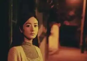 赵丽颖发自拍,亮点隐藏得很深,用放大镜看后乐了
