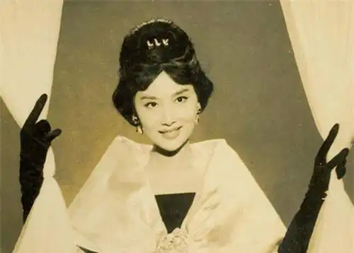 绝世美人王语嫣的原型,被金庸痴恋一辈子,网友得不到的白月光