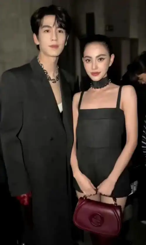 泰星mai伦敦看秀与张凌赫同框大赞对方又高又帅