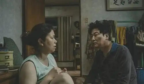 对立与冷漠不仅体现在富人与穷人之间,而且体现在穷人与穷人之间