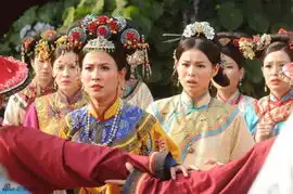 图片频道中国艺术教育网万凰之王精美剧照宣萱胡杏儿后宫争斗第8张图宣萱胡杏儿上演后宫戏.jpg