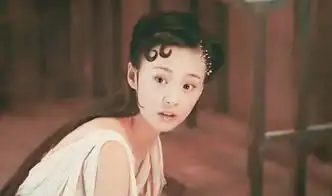 郑爽绝密者公布剧照,首次演谍战剧的她,刘海军装造型被吐槽

