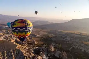卡帕多西亚旅行指南,体验一场飞屋环游记