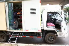 昆明车主将货车改成蜗居