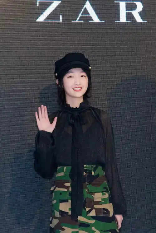 周冬雨变得越来越好看,原来少不了它...