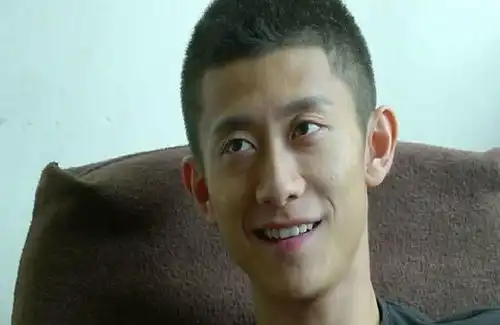 小兵张嘎胖墩扮演者结婚,众多主演纷纷道喜,全场不见张一山
