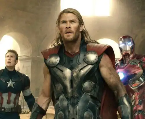 锤哥锐评漫威电影感觉雷神像复联的保安
