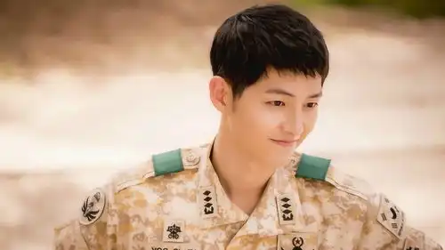 宋仲基离婚后近照曝光状态不是重点,头顶绿帽子怎么回事