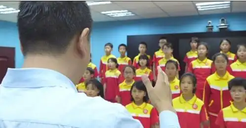 这个故事,是中国版放牛班的春天