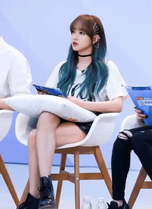 有种翻盘叫程潇瘦了,故意穿小一码上衣,这腰怕是被上帝吻过
