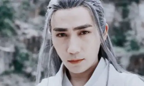 白宇从小澜孩变成老大爷,镇魂女孩这难道是面面的二舅