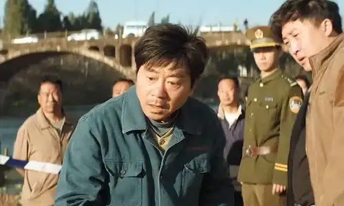 白玉兰奖陪跑的唐嫣,没来的范伟,漫长的季节的意难平该和解了
