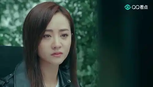 美人为馅苏眠墓前追悼表妹,为她证明卧底光荣牺牲,看着真心疼