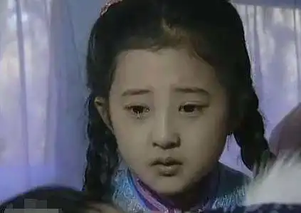 她8岁出道因一部戏走红,如今40岁零绯闻示人,幸福美满
