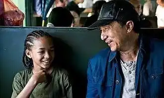 成龙以一身黑色唐装,捧回颁奥斯卡年度终身成就奖