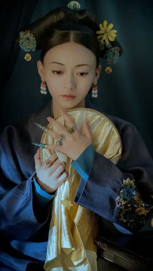 baby吴谨言太像了现代造型宛若双生,清宫造型却大相径庭