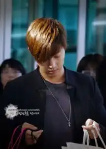 exo宋茜尼坤允儿敏镐男神出街花枝招展
