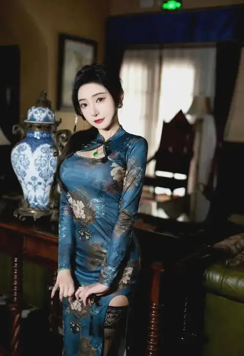 女神王馨瑶绝美旗袍写真,古典东方韵味惊艳全场