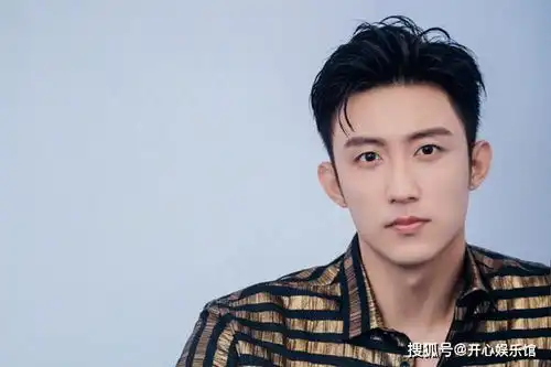 亲爱的戎装低调开机,男主是黄景瑜,女主竟然是庆余年里