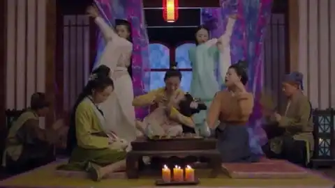 男子穿越到古代变成女儿身,却对女子们情有独钟
