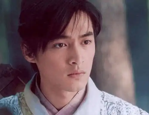 为什么胡歌一直出演古装当你看到他现代剧照后,怕你太想嫁