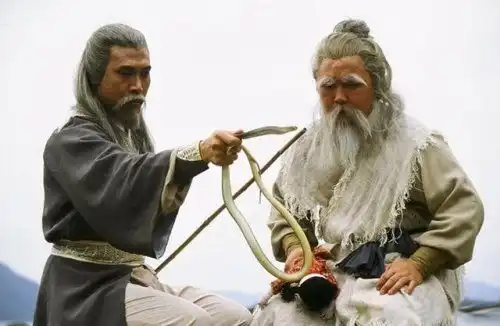 射雕英雄传中,郭靖跟欧阳锋有血海深仇,郭靖为何没找欧阳锋报仇
