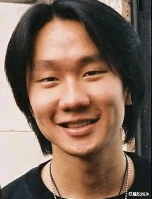 明星刚出道的照片,认出一半的都是真爱粉,你能找到张艺兴么