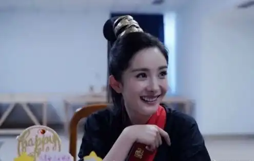 杨幂31岁生日还是那么美剧组庆生,刘恺威没有提前准备吗
