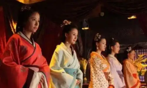 康熙秘密找30个宫女做实验,不久4人去世,为何反称试验成功
