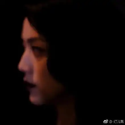 39岁的汤唯被网友抓拍,没修过的照片竟然比杂志还要惊艳