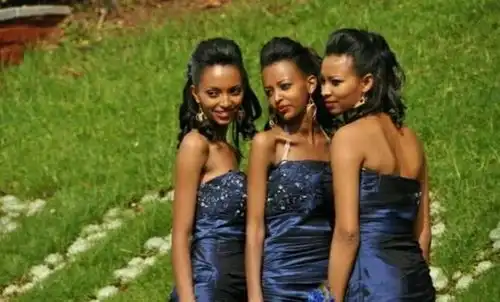 非洲美女之国却非纯种黑人,男女初吻把盐互吐对方口中示情投意合