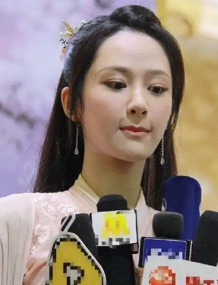 她只想做主角从不演配角,被全网黑喊滚出娱乐圈,如今混这样
