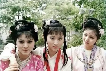 红楼梦袭人为何把醉酒的芳官,放在宝玉身边去