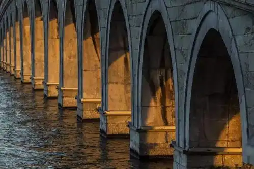 刚拍的,颐和园惊现金光穿洞罕见盛景,惊艳全国
