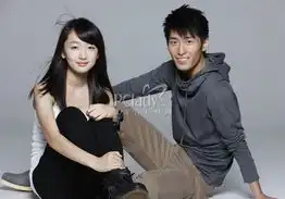 周冬雨窦骁牵手写真秀默契