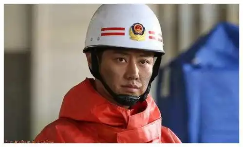 赵荀的蜕变从李二牛到花美男,骨盆3钉见证,神奇变身
