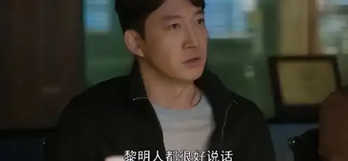 太离谱45岁男演员跟小23岁女星演情侣,还有吻戏,网友辣眼睛
