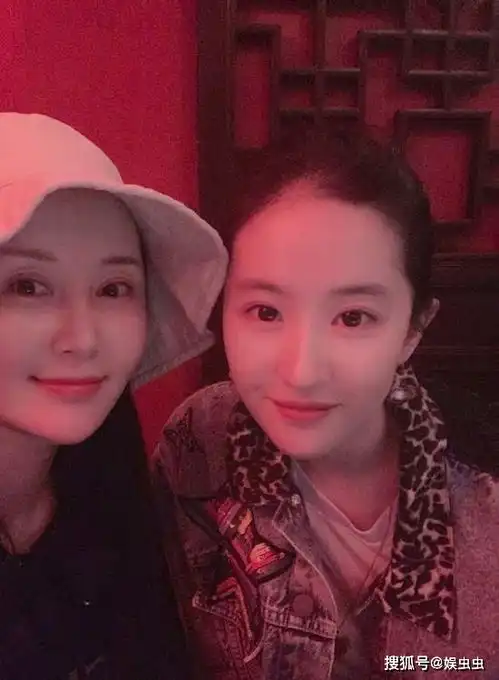 舒畅为刘亦菲庆生祝英姿飒爽的木兰兄生日快乐