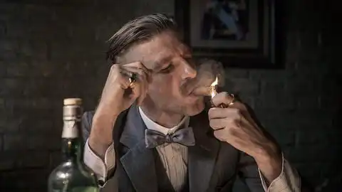 西装暴徒,拳王亚瑟
