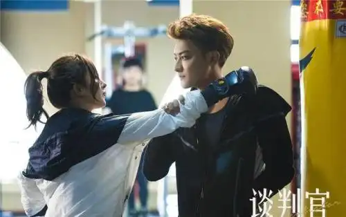 被嘲演技被骂白痴,欧阳娜娜的自黑回应,赢得你的心了吗
