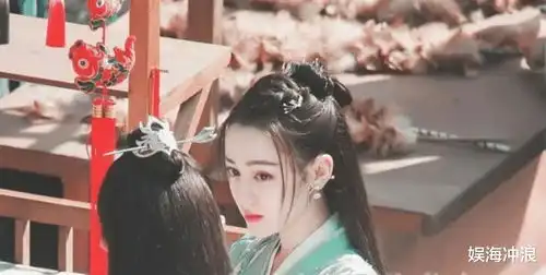 有一种尴尬叫被发型封印颜值,连高圆圆都被黄圣依艳压了

