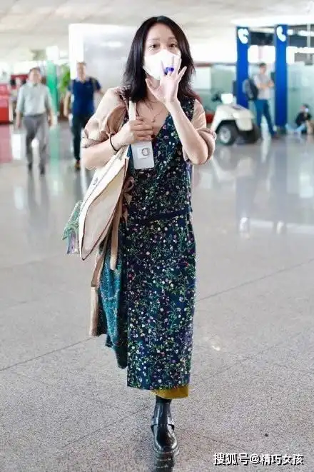 小王子周迅的森系穿搭,宽松舒适又减龄得体,真美