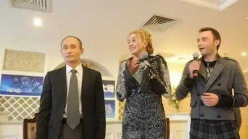 当年中国男子因像普京一炮而红,曾被富婆看上,如今他过的咋样
