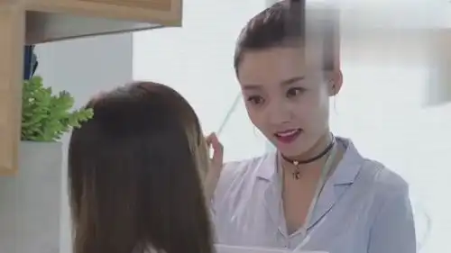 倾城时光赵丽颖吃面都这么可爱,没想到同事还调侃她
